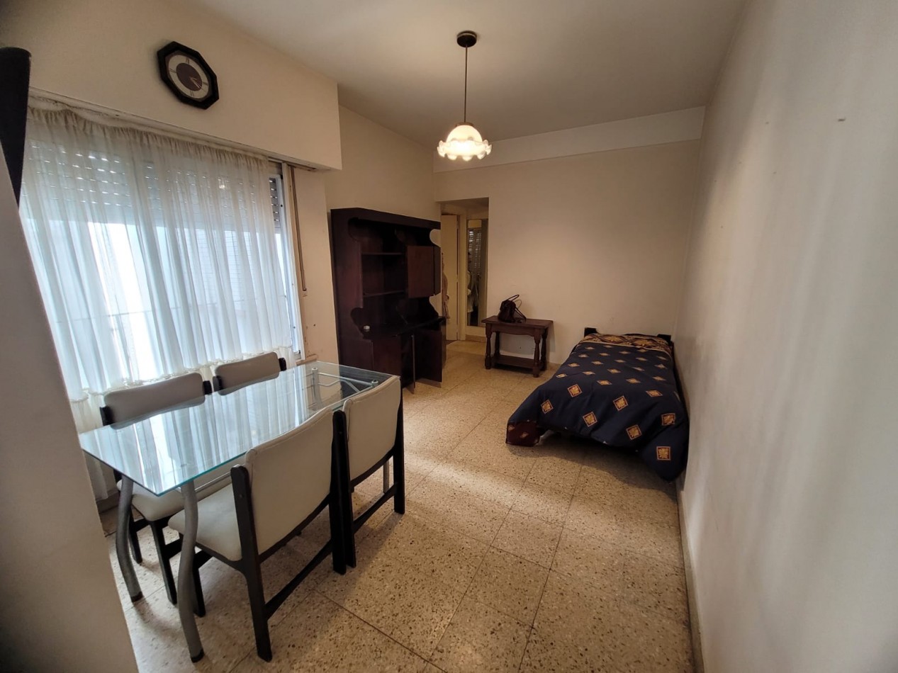 Venta Departamento de 2 ambientes lateral
