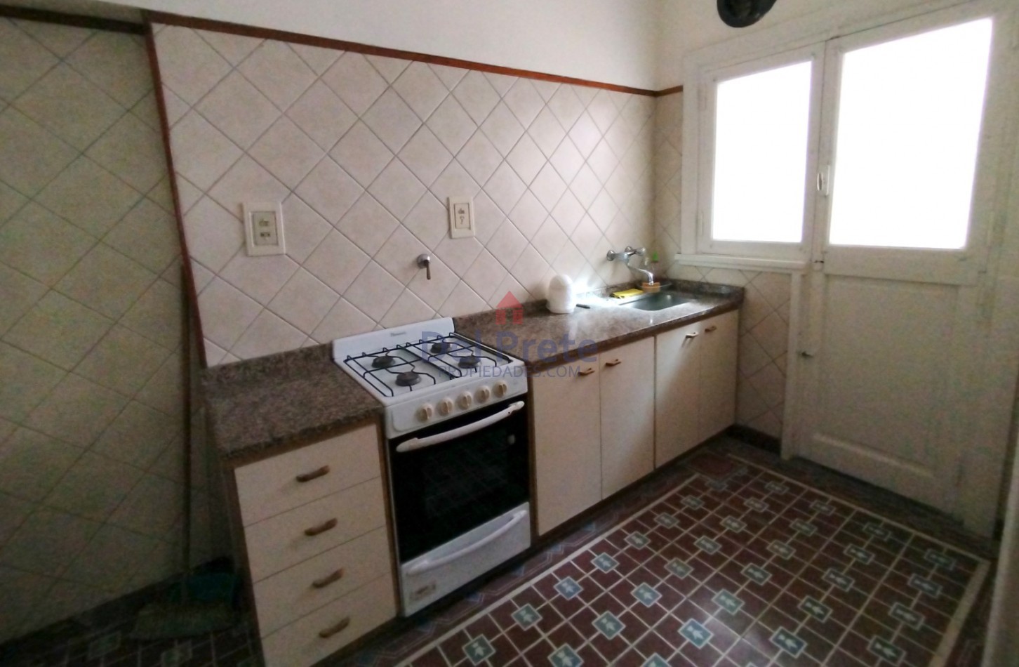 Venta chalet son dos propiedades en el lote