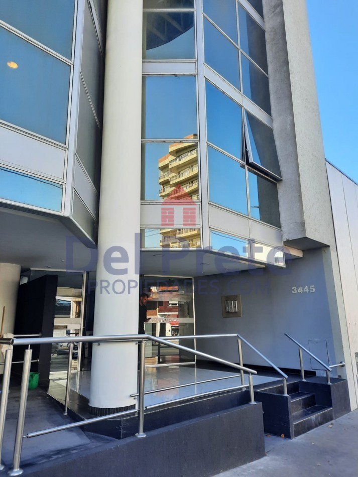 Venta Cochera en Edificio de Oficinas