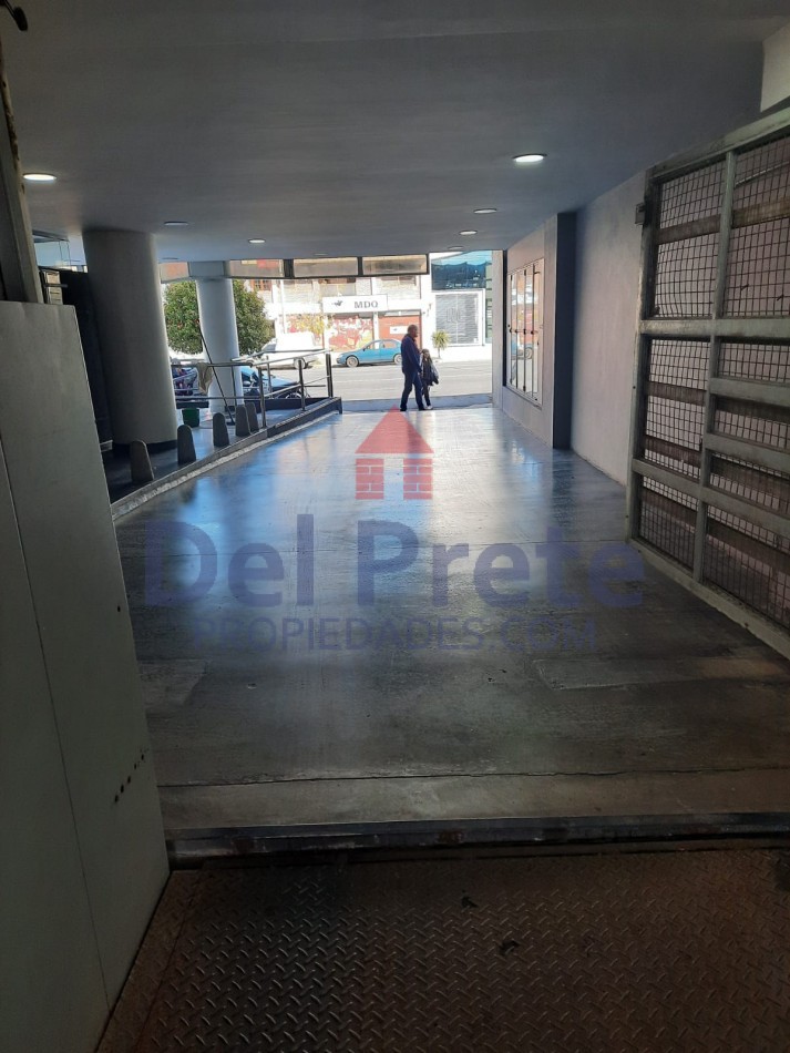 Venta Cochera en Edificio de Oficinas