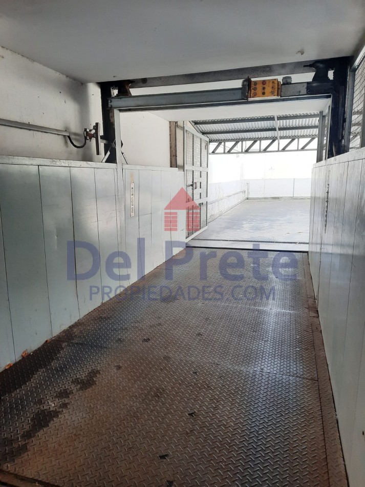 Venta Cochera en Edificio de Oficinas