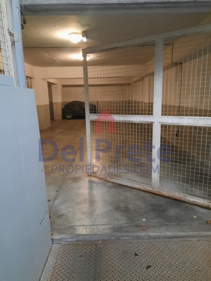 Venta Cochera en Edificio de Oficinas